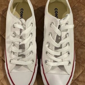 Optic white low top Converse Sneakers.  Sz 6.
